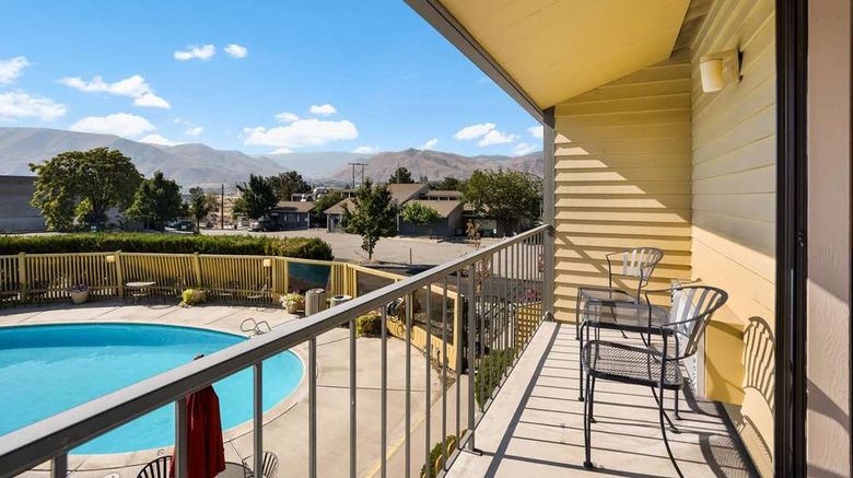 <b>SureStay Hotel Wenatchee Pool</b>. Images powered by <a href="https://iceportal.shijigroup.com/" title="IcePortal" target="_blank">IcePortal</a>.