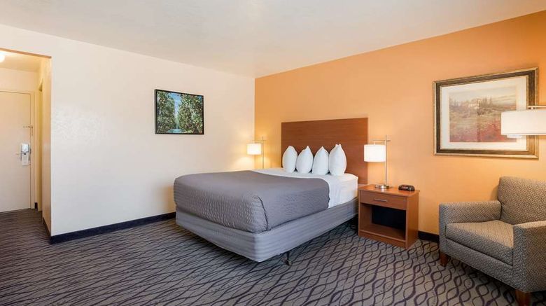 <b>SureStay Hotel Wenatchee Room</b>. Images powered by <a href="https://iceportal.shijigroup.com/" title="IcePortal" target="_blank">IcePortal</a>.