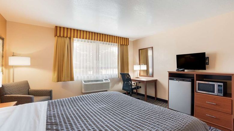 <b>SureStay Hotel Wenatchee Room</b>. Images powered by <a href="https://iceportal.shijigroup.com/" title="IcePortal" target="_blank">IcePortal</a>.