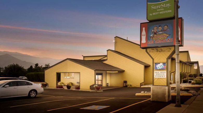 <b>SureStay Hotel Wenatchee Exterior</b>. Images powered by <a href="https://iceportal.shijigroup.com/" title="IcePortal" target="_blank">IcePortal</a>.