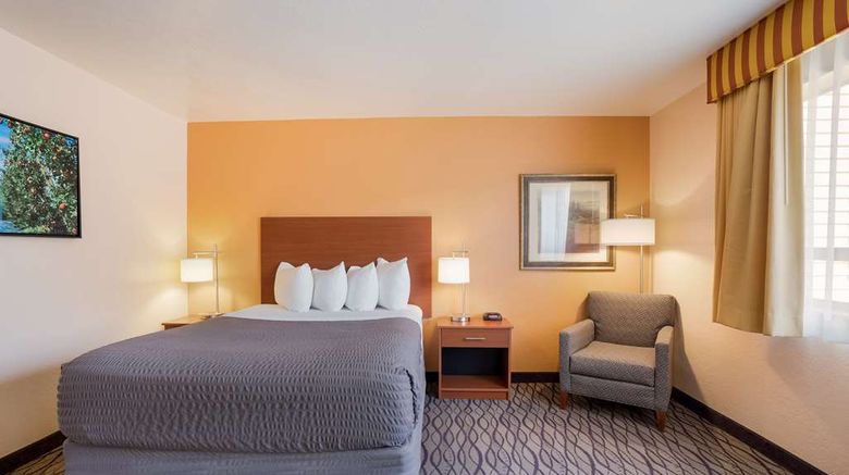 <b>SureStay Hotel Wenatchee Room</b>. Images powered by <a href="https://iceportal.shijigroup.com/" title="IcePortal" target="_blank">IcePortal</a>.