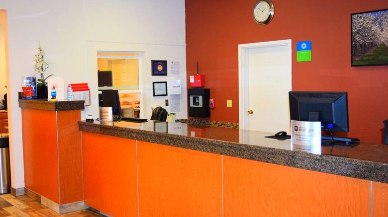 <b>SureStay Hotel Wenatchee Lobby</b>. Images powered by <a href="https://iceportal.shijigroup.com/" title="IcePortal" target="_blank">IcePortal</a>.