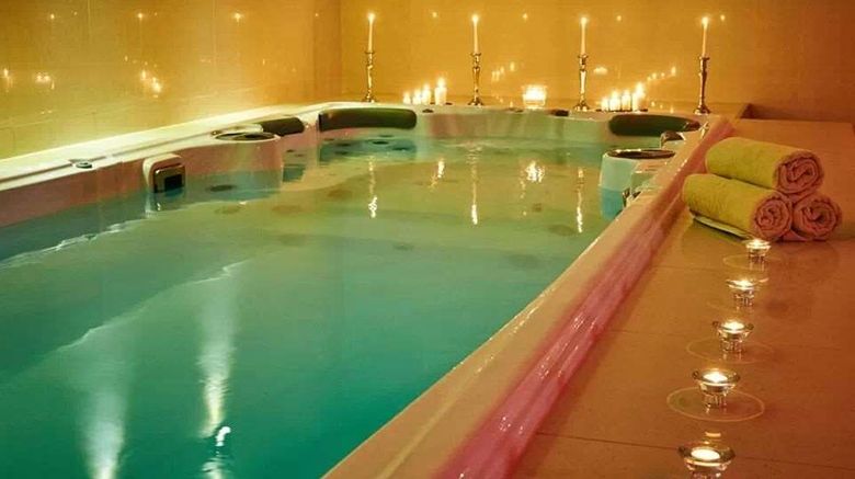 <b>Hotel Phoenix Pool</b>. Images powered by <a href="https://iceportal.shijigroup.com/" title="IcePortal" target="_blank">IcePortal</a>.