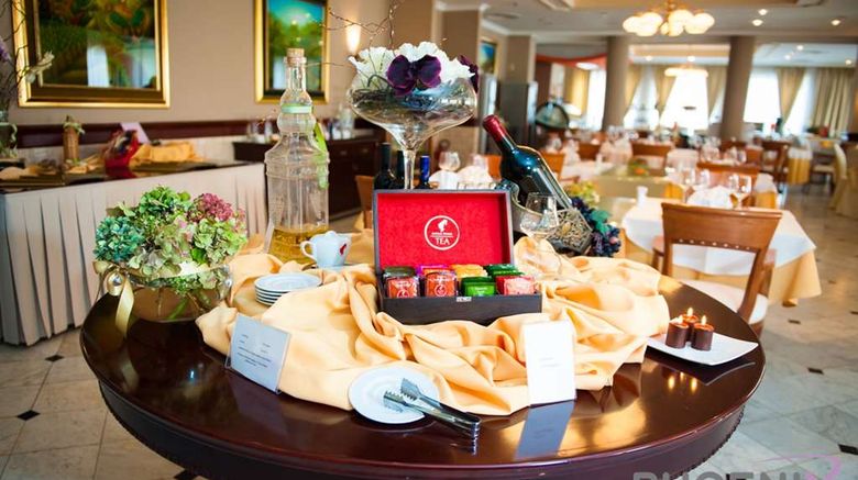 <b>Hotel Phoenix Restaurant</b>. Images powered by <a href="https://iceportal.shijigroup.com/" title="IcePortal" target="_blank">IcePortal</a>.