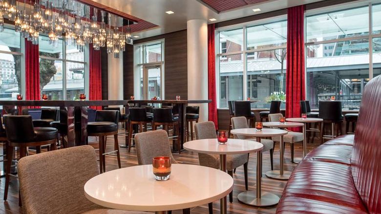 <b>Embassy Suites Downtown Pioneer Square Restaurant</b>. Images powered by <a href="https://iceportal.shijigroup.com/" title="IcePortal" target="_blank">IcePortal</a>.