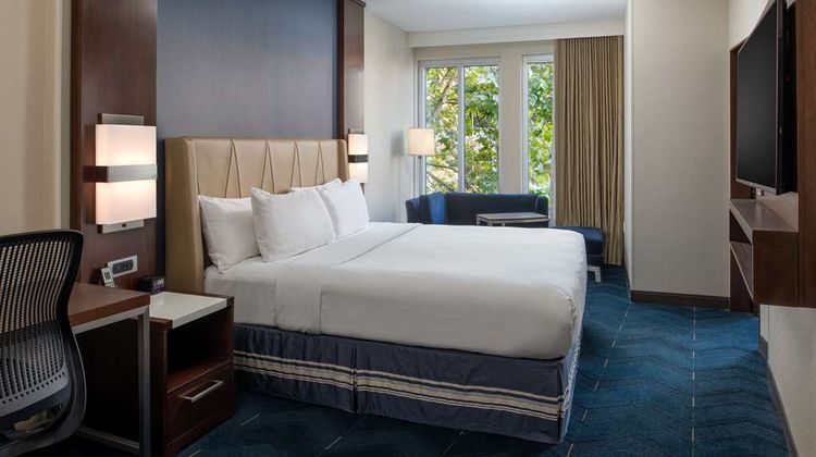 Embassy Suites Downtown Pioneer Square Room