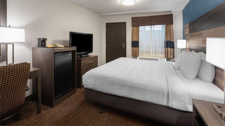 Baymont Inn & Suites Downtown Detroit Room