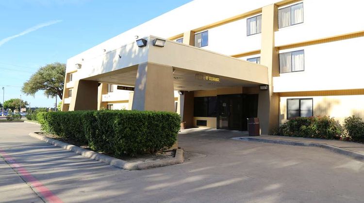 Baymont Inn & Suites Plano Exterior