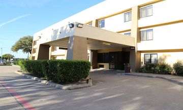 Baymont Inn & Suites Plano