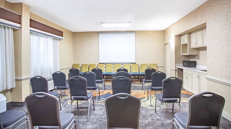 <b>Baymont Inn & Suites Saraland Meeting</b>. Images powered by <a href="https://iceportal.shijigroup.com/" title="IcePortal" target="_blank">IcePortal</a>.