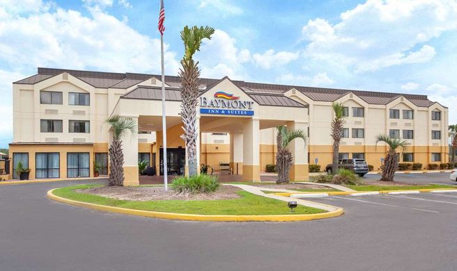 Baymont Inn & Suites Saraland Exterior