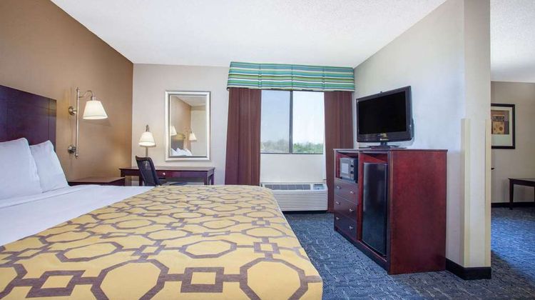 Baymont Inn & Suites Saraland Suite
