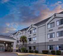 Baymont Inn & Suites Saraland Exterior