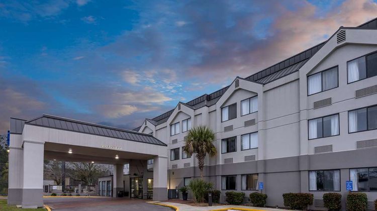 Baymont Inn & Suites Saraland Exterior