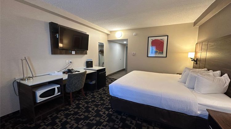 Baymont Inn& Suites Medicine Hat Room