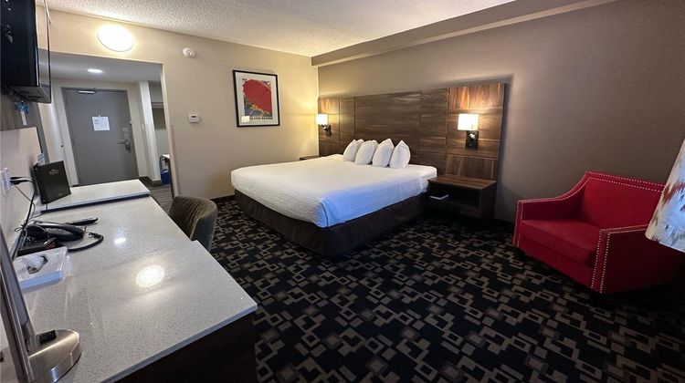 Baymont Inn& Suites Medicine Hat Room