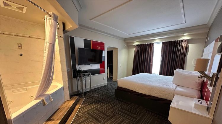 Baymont Inn& Suites Medicine Hat Room