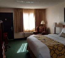 Baymont Inn & Suites Oacoma Room