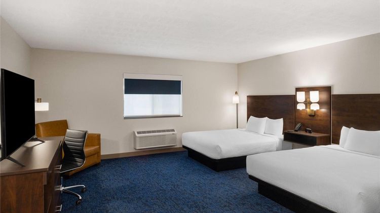 Baymont Inn & Suites Oacoma Room