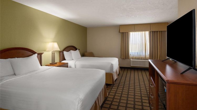 Baymont Inn & Suites Oacoma Suite