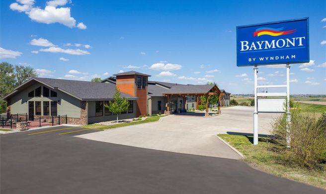 Baymont Inn & Suites Oacoma Exterior