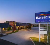 Baymont Inn & Suites Oacoma Exterior