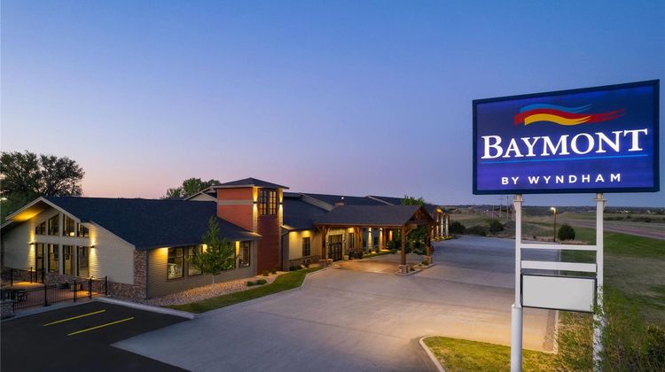 Baymont Inn & Suites Oacoma Exterior