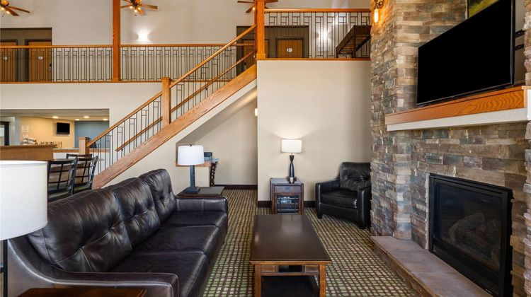 Baymont Inn & Suites Oacoma Lobby