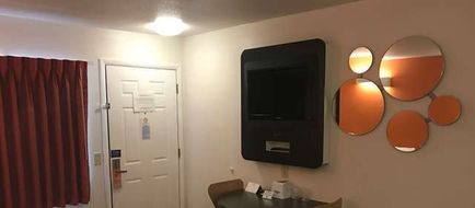 Howard Johnson by Wyndham Lake George Room