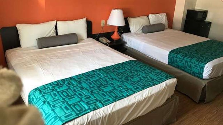 <b>Howard Johnson by Wyndham Lake George Room</b>. Images powered by <a href="https://iceportal.shijigroup.com/" title="IcePortal" target="_blank">IcePortal</a>.