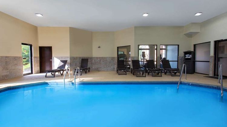 Ramada Glendale Heights Addison Area Pool