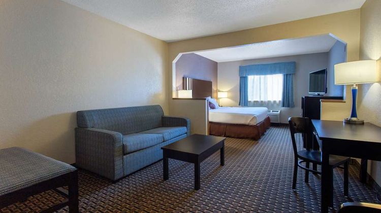 Ramada Glendale Heights Addison Area Suite
