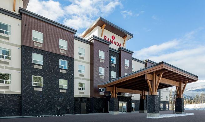 Ramada Revelstoke Exterior