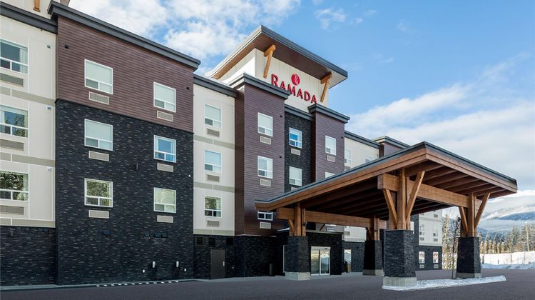 Ramada Revelstoke Exterior