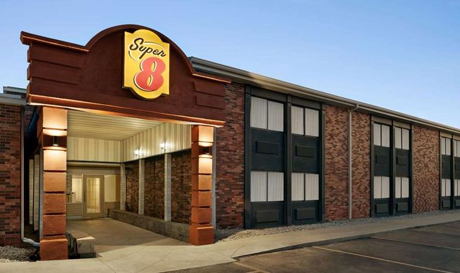 Super 8 Des Moines Exterior