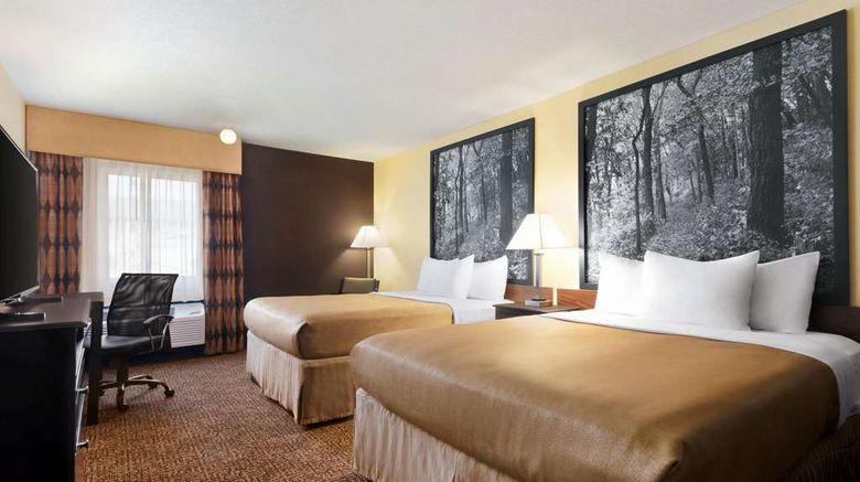 <b>Super 8 Des Moines Room</b>. Images powered by <a href="https://iceportal.shijigroup.com/" title="IcePortal" target="_blank">IcePortal</a>.