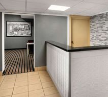 Super 8 Des Moines Lobby