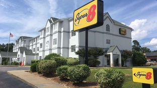 Super 8 Harbison/Parkridge Hospital