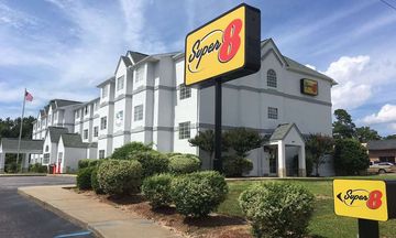 Super 8 Harbison/Parkridge Hospital