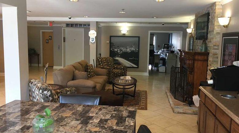 <b>Super 8 Harbison/Parkridge Hospital Lobby</b>. Images powered by <a href="https://iceportal.shijigroup.com/" title="IcePortal" target="_blank">IcePortal</a>.