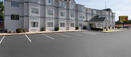 Super 8 Harbison/Parkridge Hospital Exterior