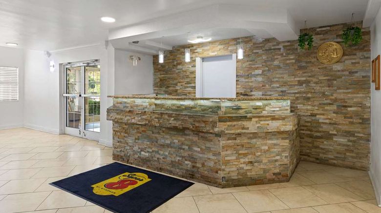 <b>Super 8 Harbison/Parkridge Hospital Lobby</b>. Images powered by <a href="https://iceportal.shijigroup.com/" title="IcePortal" target="_blank">IcePortal</a>.