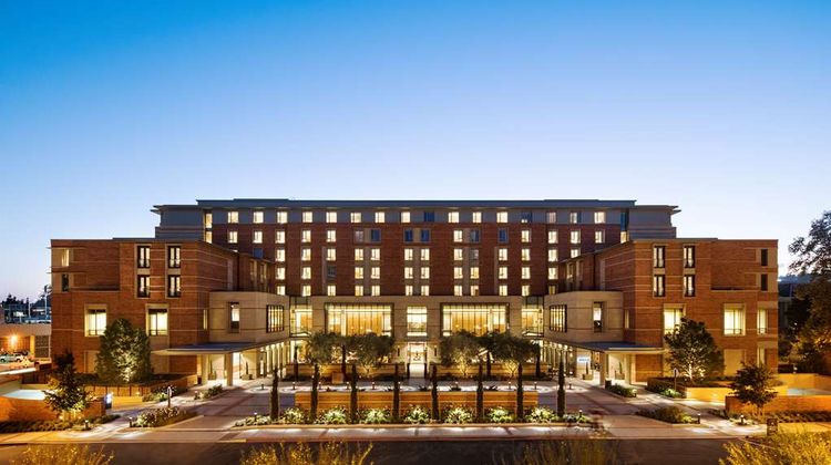 UCLA Meyer & Renee Luskin Conference Ctr Exterior
