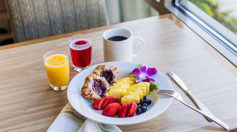 <b>Embassy Suites by Hilton Oahu Kapolei Restaurant</b>. Images powered by <a href="https://iceportal.shijigroup.com/" title="IcePortal" target="_blank">IcePortal</a>.