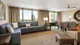 DoubleTree by Hilton McLean Tysons Room