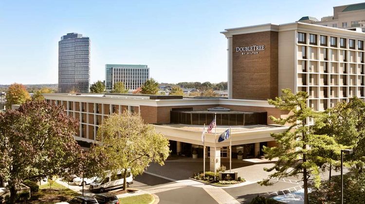 DoubleTree by Hilton McLean Tysons Exterior