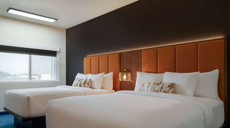 Travelodge by Wyndham Wall Room