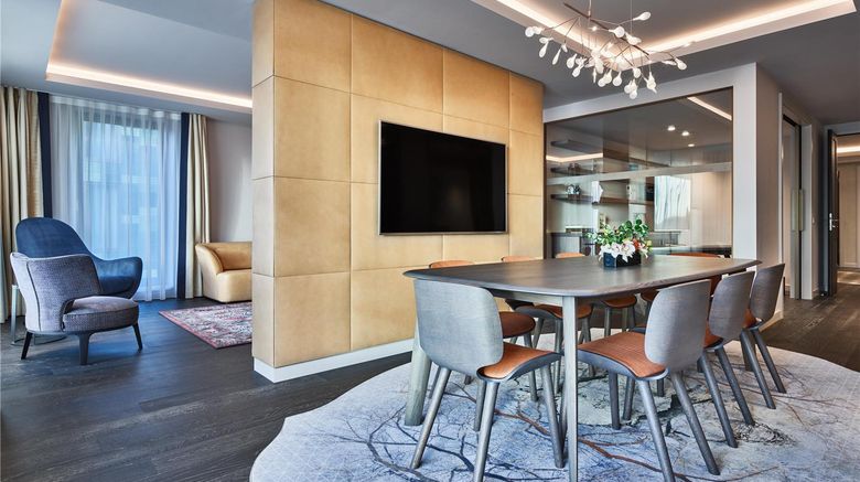 <b>Hyatt Regency Amsterdam Suite</b>. Images powered by <a href="https://iceportal.shijigroup.com/" title="IcePortal" target="_blank">IcePortal</a>.