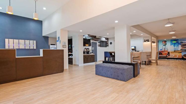 Best Western Plus New Barstow Inn & Suites Lobby