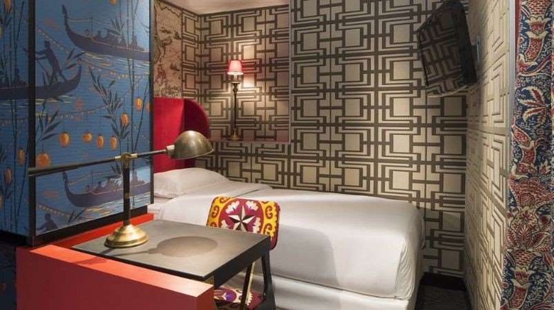 <b>Hotel du Continent Room</b>. Images powered by <a href="https://iceportal.shijigroup.com/" title="IcePortal" target="_blank">IcePortal</a>.